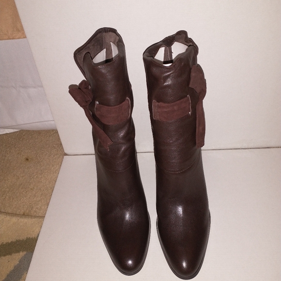 Charles by Charles David Booties Brown sz 10 NIB - Picture 8 of 9